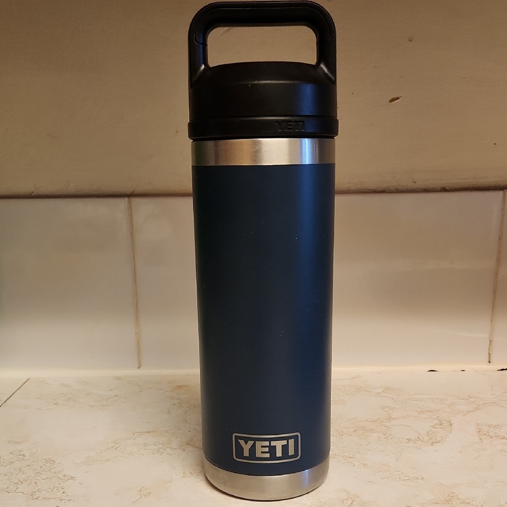 Yeti Navi Blue Insulated Rambler Travel Bottle 532ml 18oz